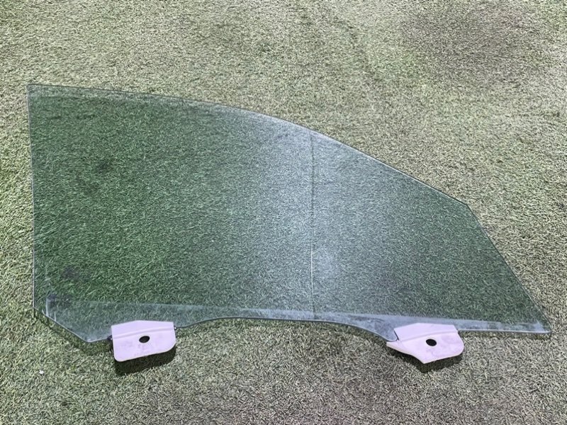 Стекло двери передней левой