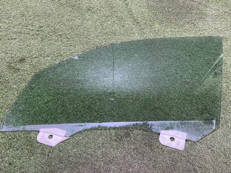 Стекло двери передней левой