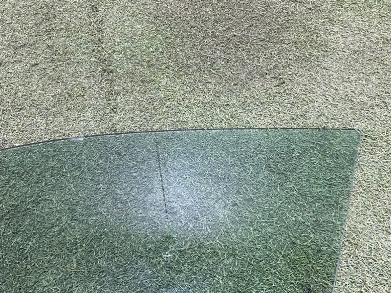 Стекло двери передней левой