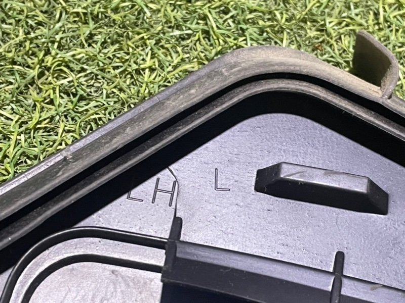 Стекло двери задней левой (форточка)