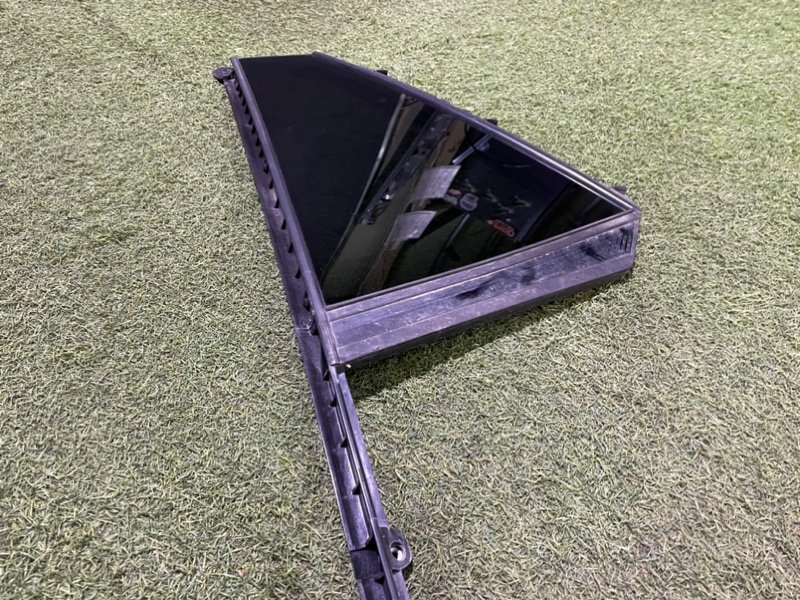 Стекло двери задней левой (форточка)