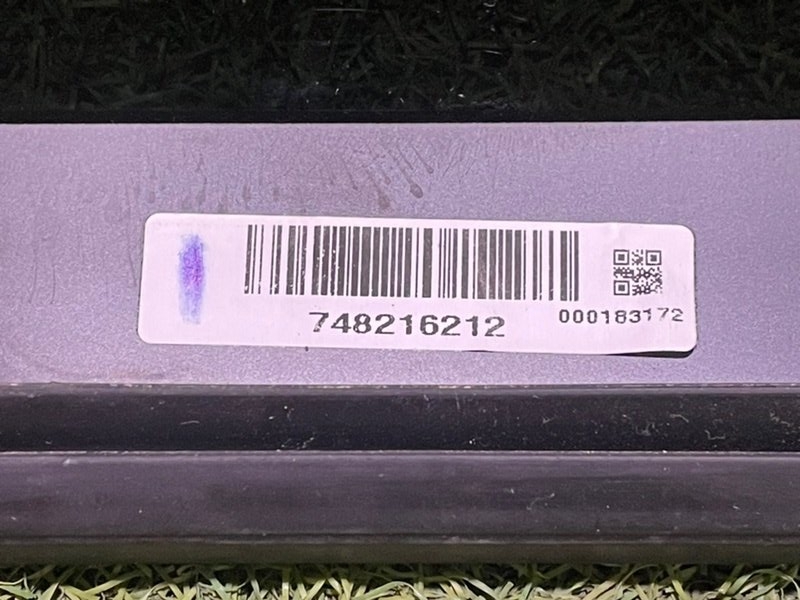 Стекло двери задней правой (форточка)