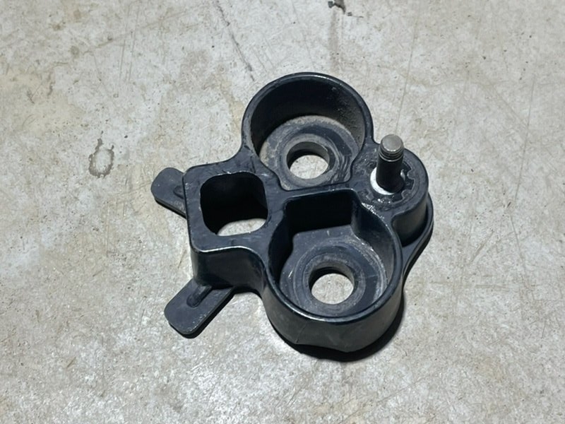 Кронштейн заднего бампера