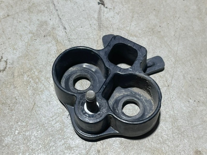 Кронштейн заднего бампера