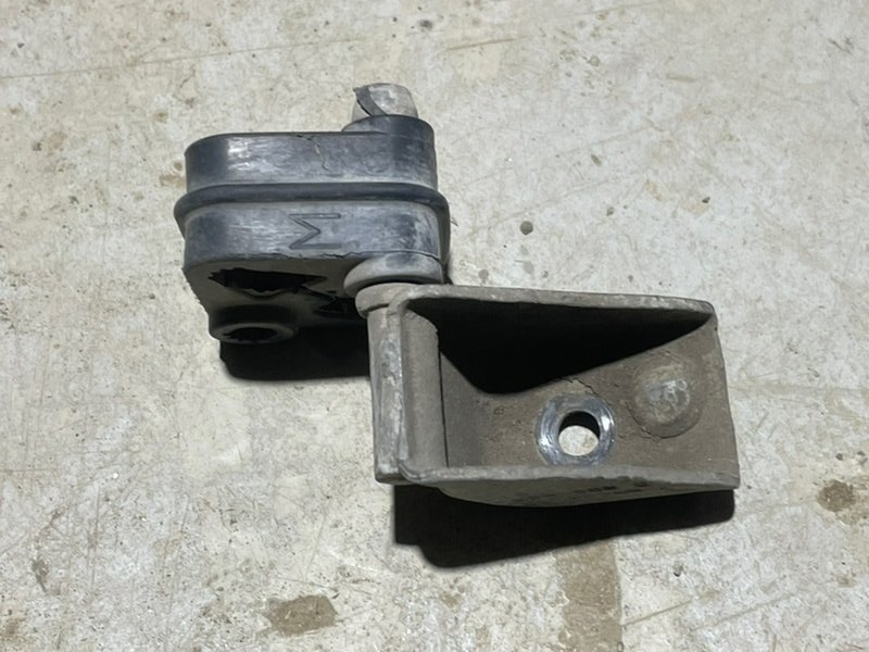 Кронштейн глушителя