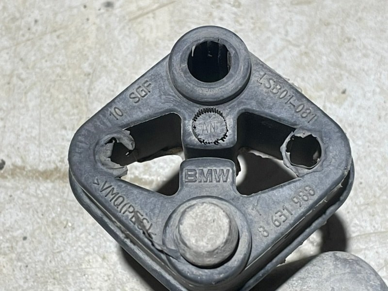 Кронштейн глушителя