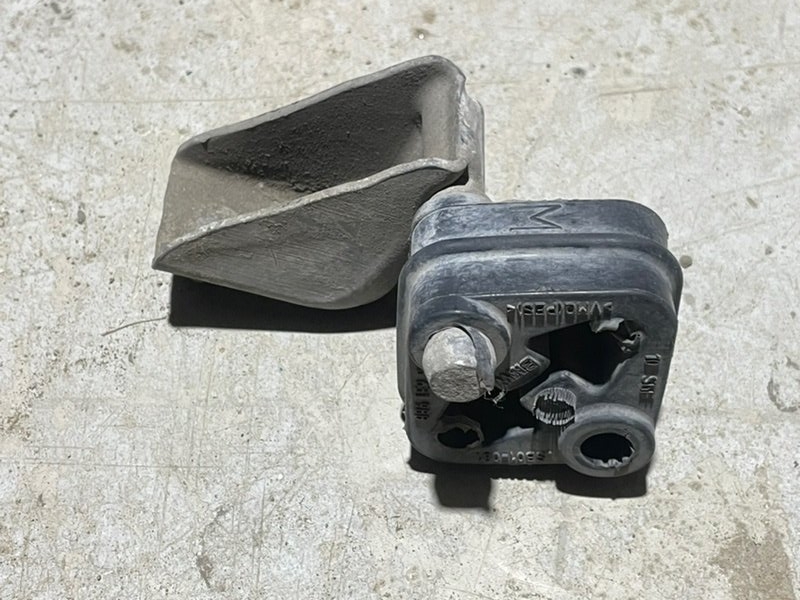 Кронштейн глушителя