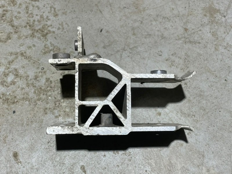 Кронштейн усилителя