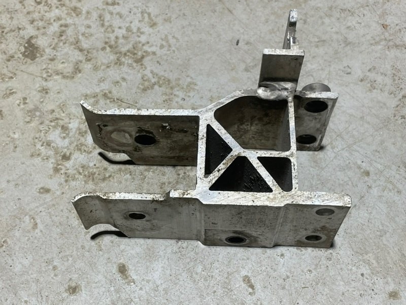 Кронштейн усилителя