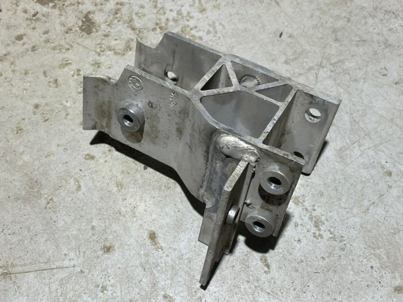 Кронштейн усилителя