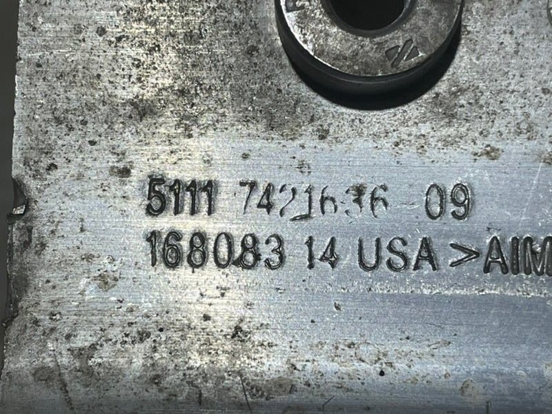 Кронштейн усилителя переднего бампера правый