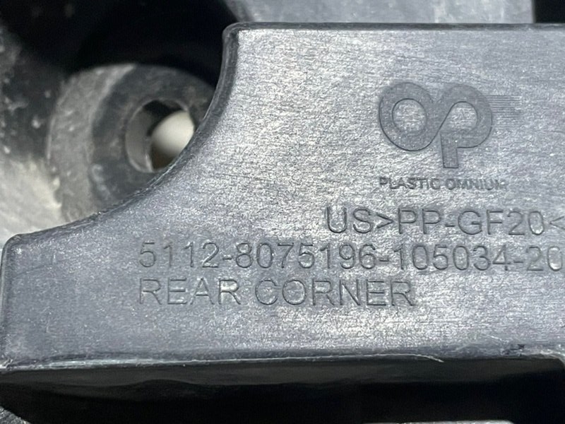 Кронштейн заднего бампера правый