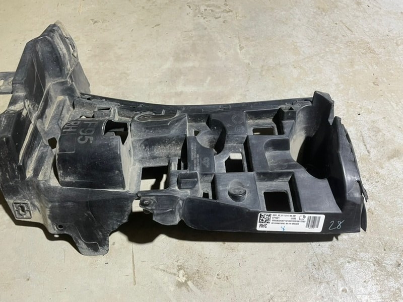 Кронштейн заднего бампера правый