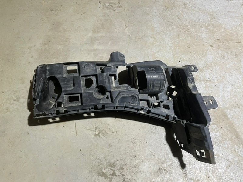 Кронштейн заднего бампера правый