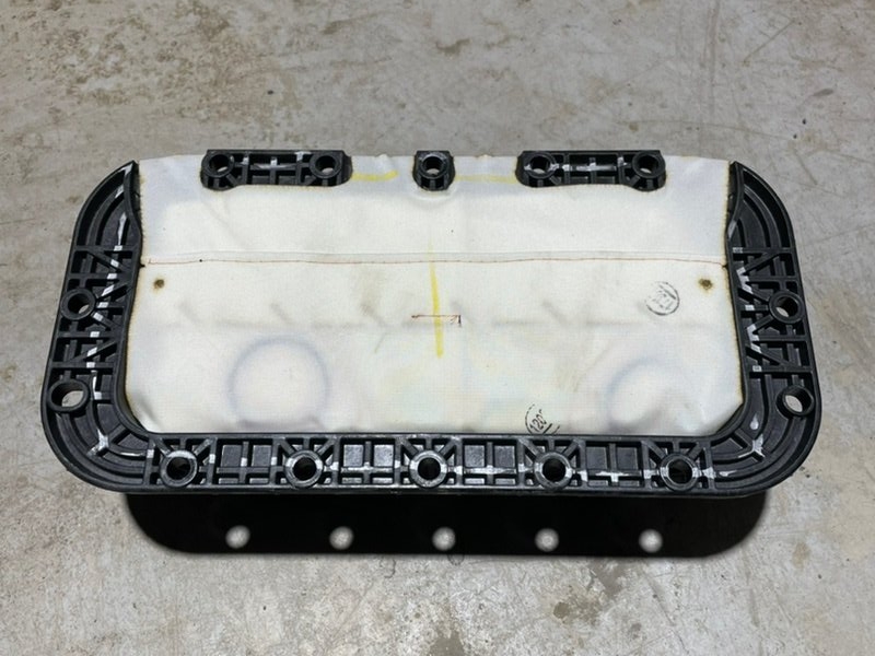 Подушка безопасности пассажирская (в торпедо)