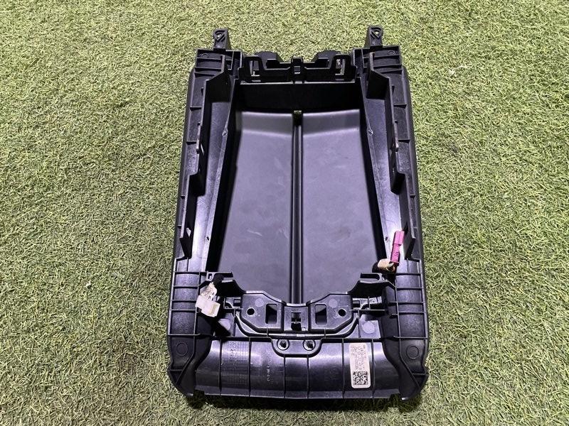 Подлокотник