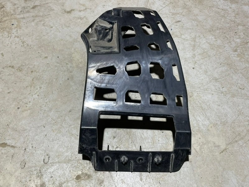 Кронштейн переднего бампера правый