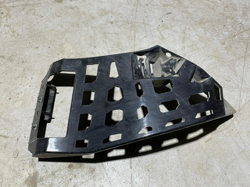 Кронштейн переднего бампера правый