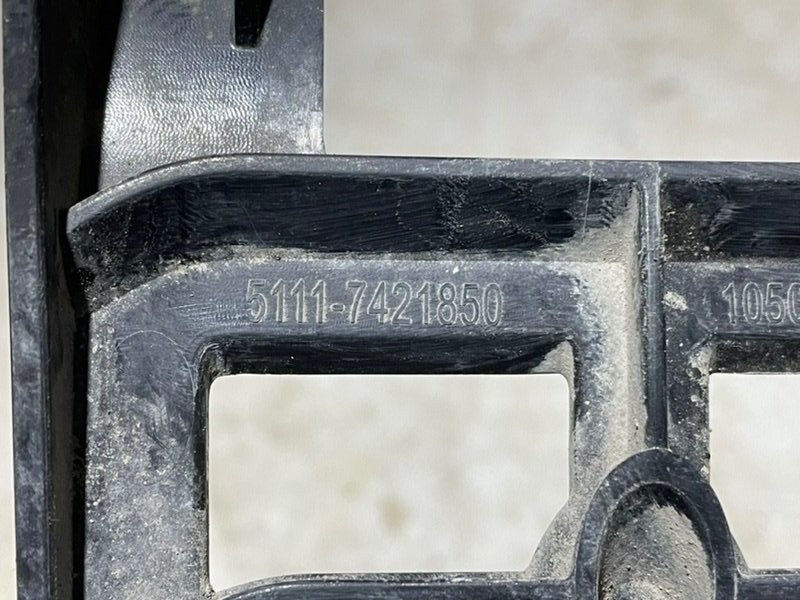 Кронштейн переднего бампера правый