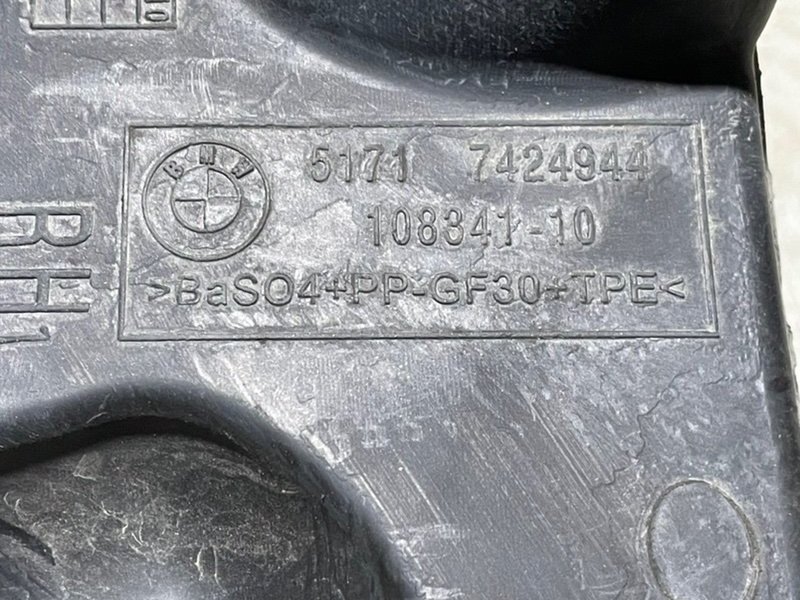 Пepeгopoдкa моторного oтсeка