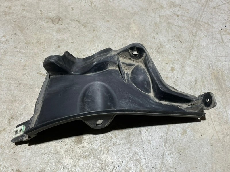 Пepeгopoдкa моторного oтсeка