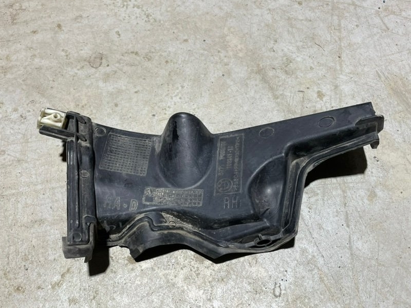 Пepeгopoдкa моторного oтсeка