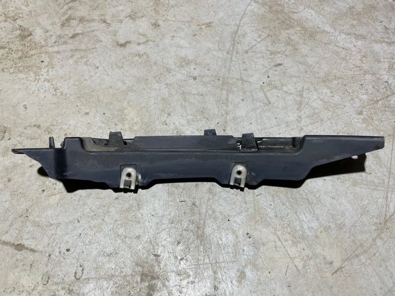 Кронштейн переднего бампера правый