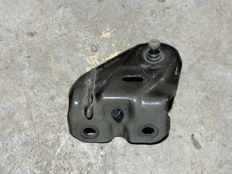 Кронштейн крепежный вспомогательный (разного назначения)