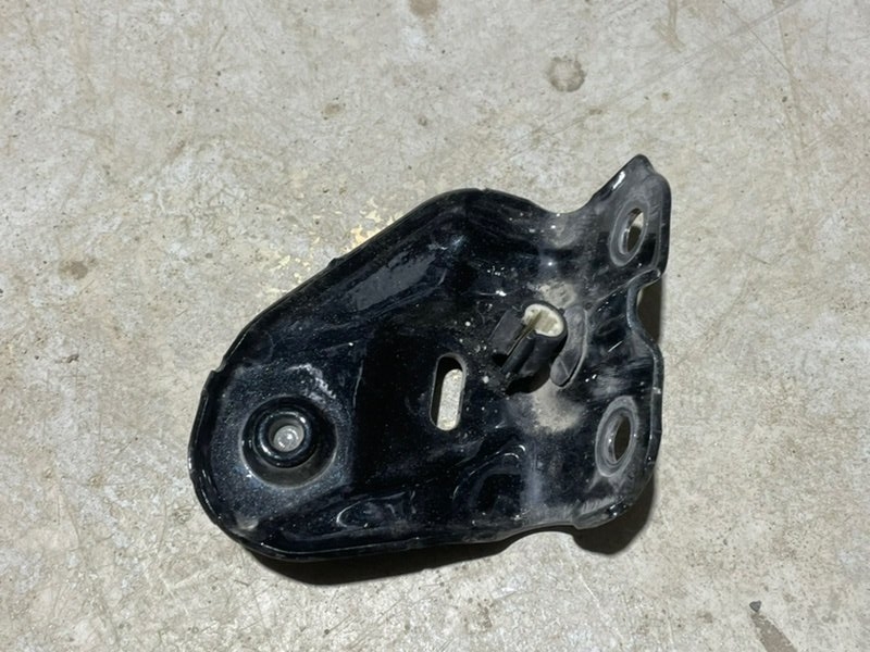 Кронштейн крепежный вспомогательный (разного назначения)