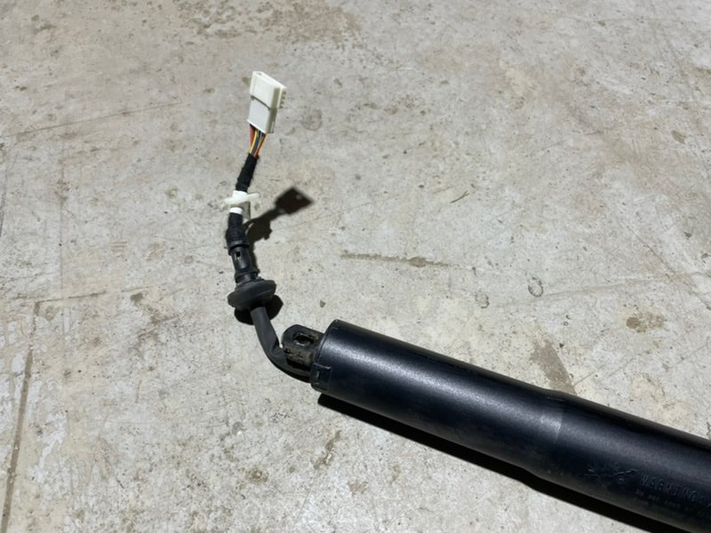 Амортизатор двери багажника