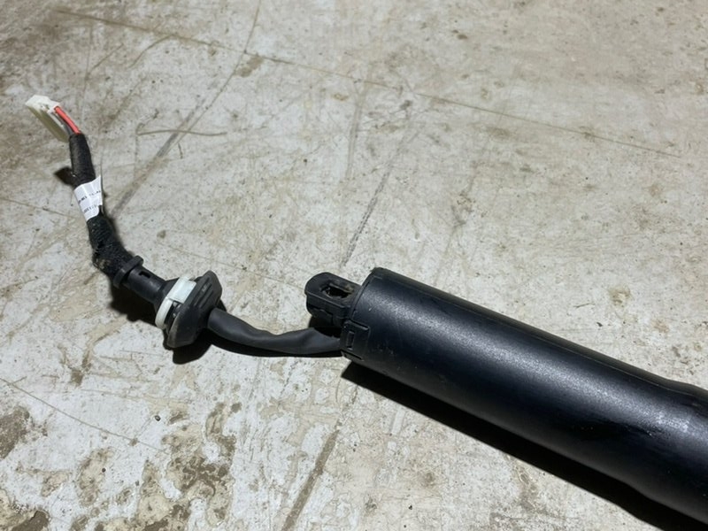 Амортизатор двери багажника