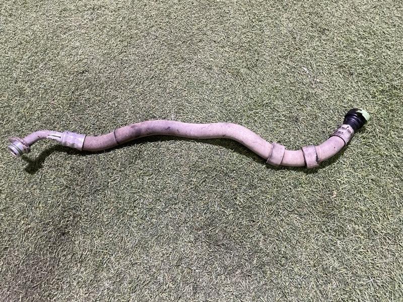 Патрубок радиатора