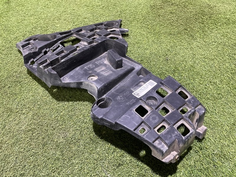 Кронштейн заднего бампера правый