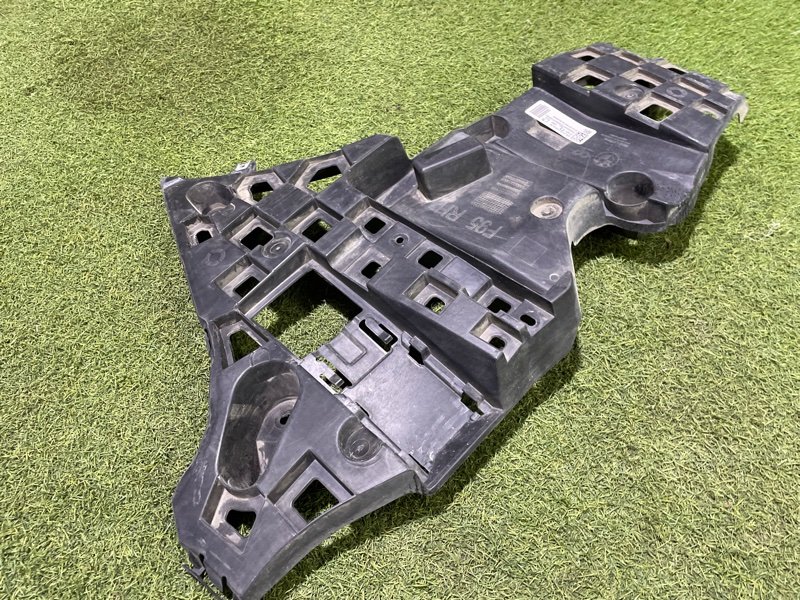 Кронштейн заднего бампера правый