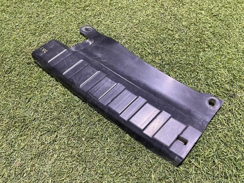 Кронштейн заднего бампера правый