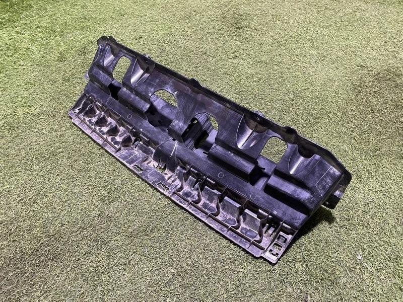 Кронштейн заднего бампера