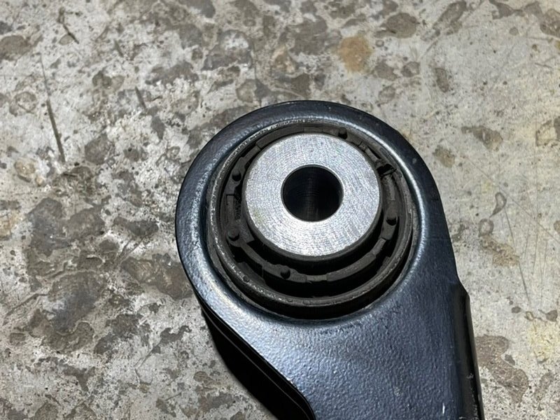 Рычаг задний правый