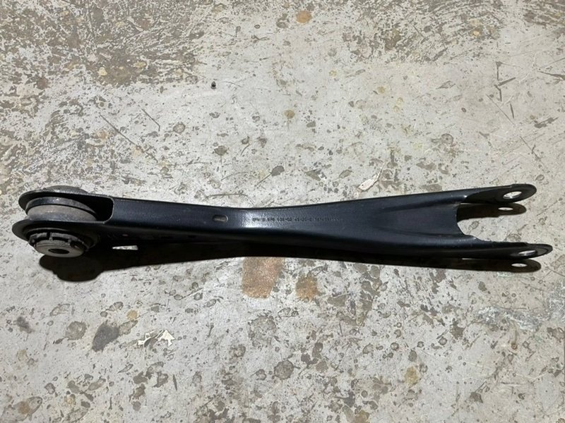 Рычаг задний