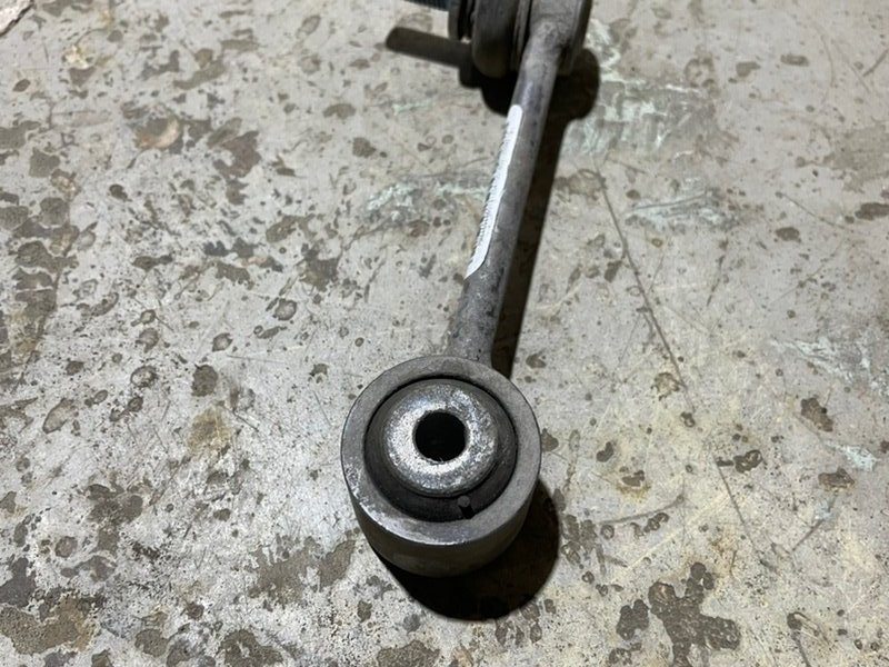 Стойка заднего стабилизатора