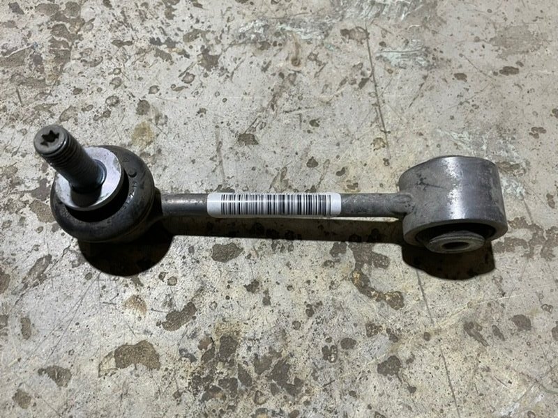 Стойка заднего стабилизатора