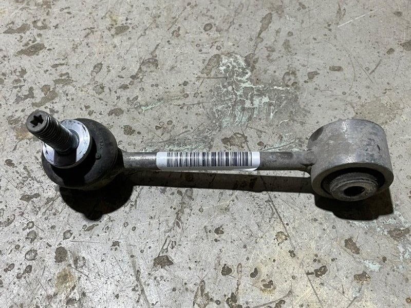 Стойка заднего стабилизатора