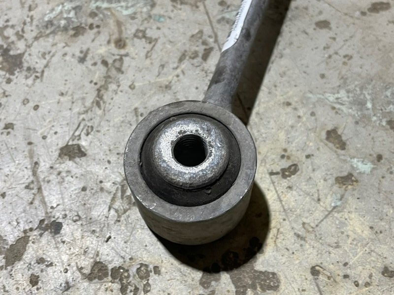 Стойка заднего стабилизатора