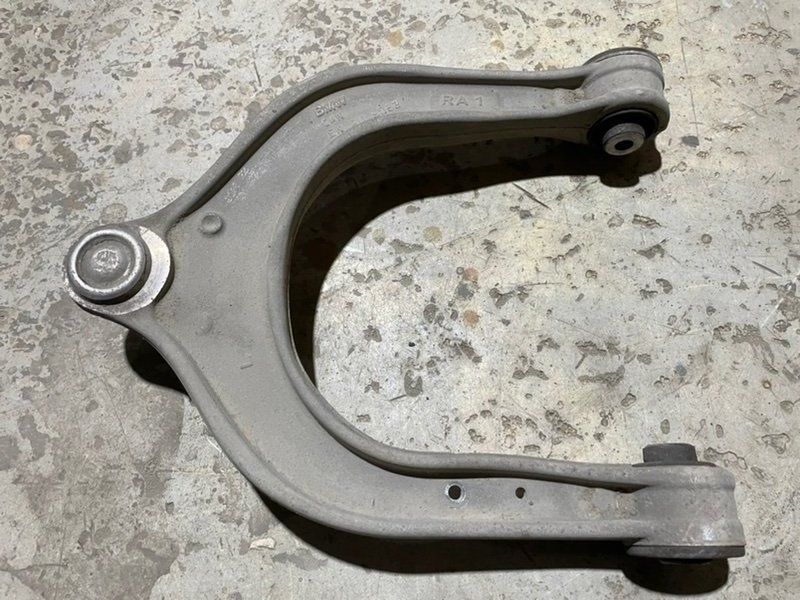 Рычаг передний левый