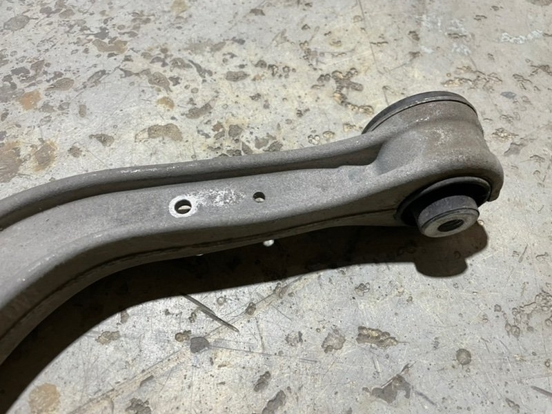 Рычаг передний левый