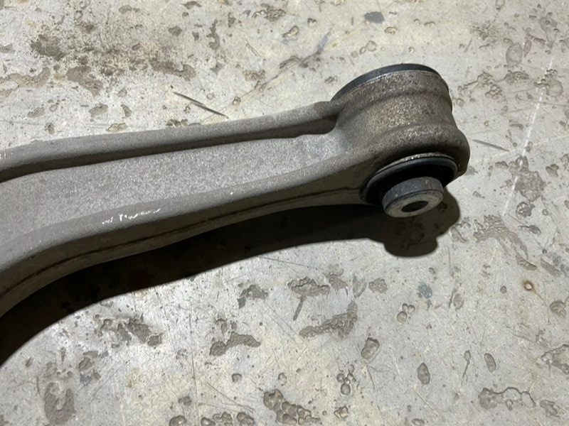 Рычаг передний правый