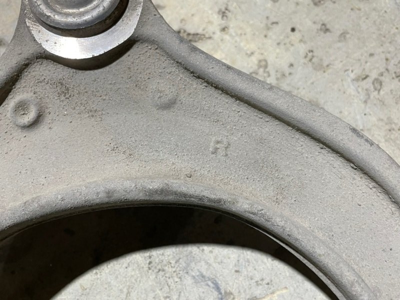 Рычаг передний правый