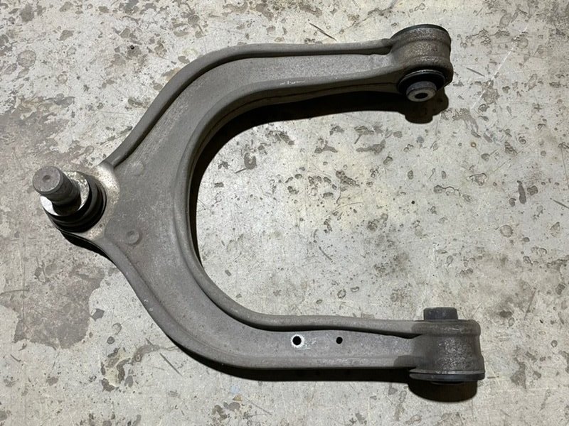 Рычаг передний правый