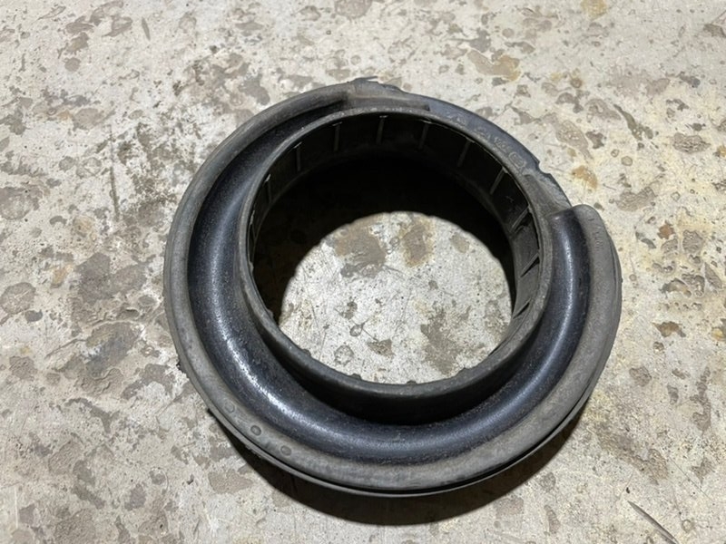 Опора задней пружины верхняя