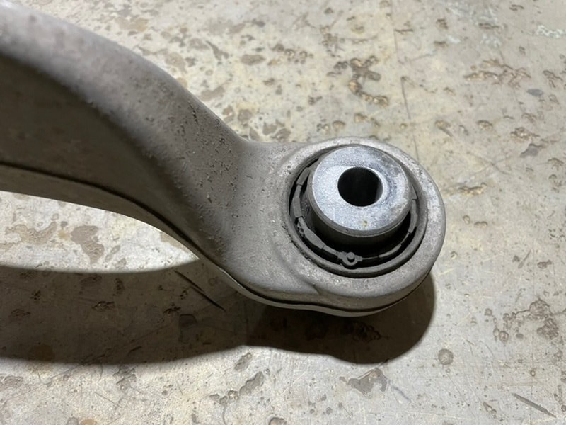 Рычаг задний правый