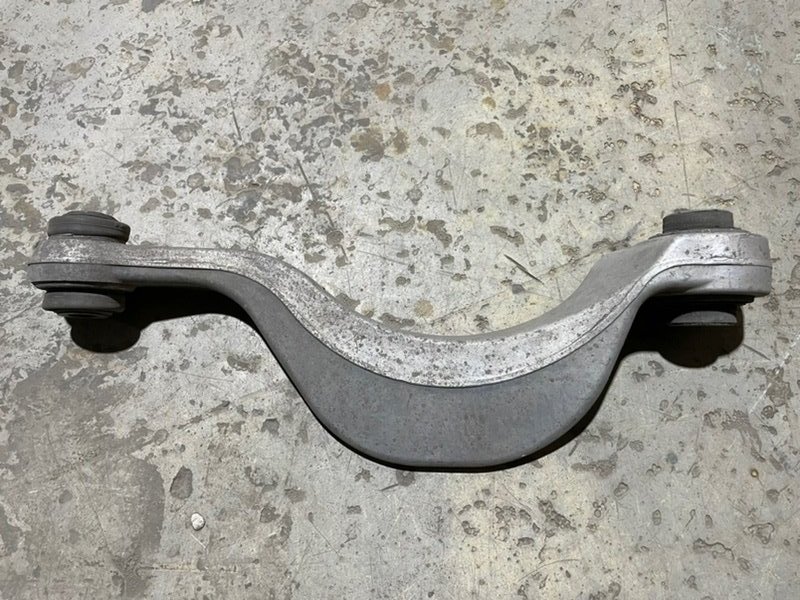 Рычаг задний правый